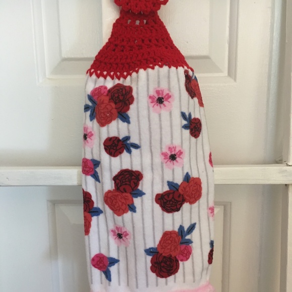 NWOT Lovely Rose Hand Crocheted Towel - Picture 3 of 7